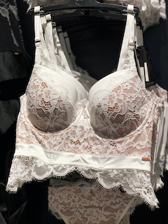 How to look like a Victoria's Secret Angel for Halloween