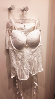 How to look like a Victoria's Secret Angel for Halloween